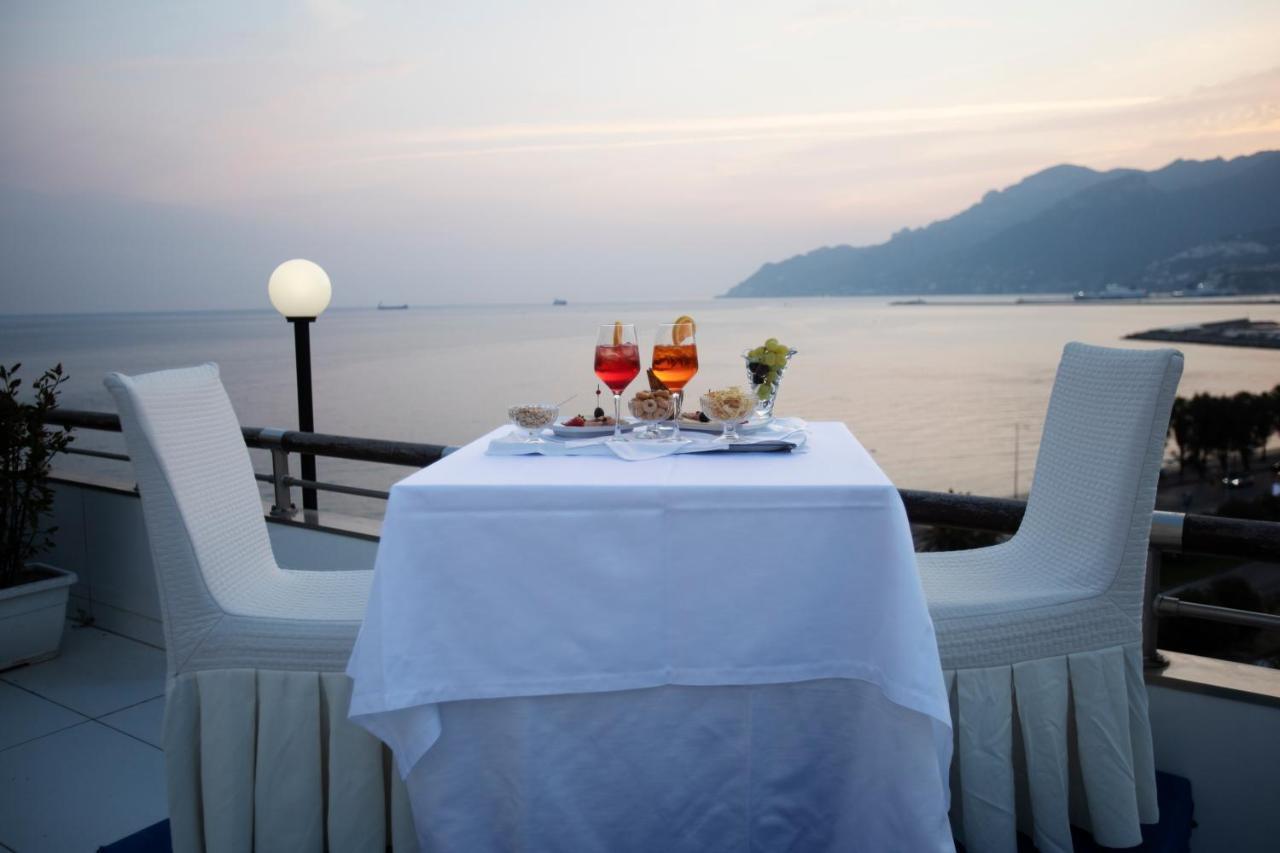 Grand Hotel Salerno Esterno foto