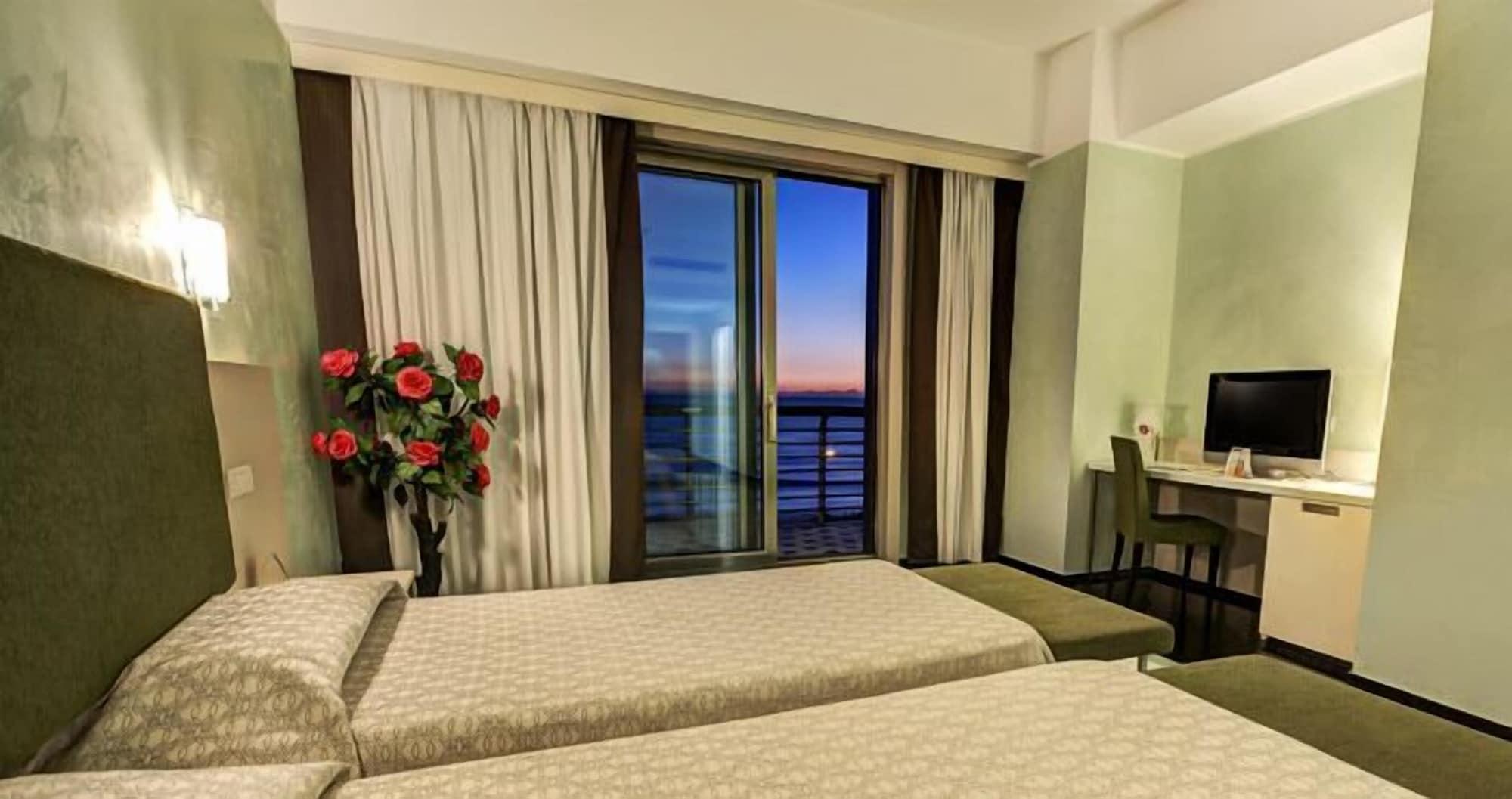 Grand Hotel Salerno Esterno foto